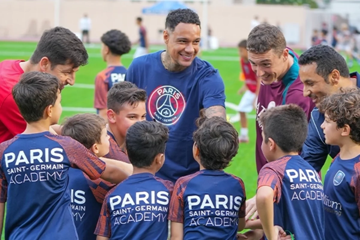 van-visiting-psg-uae